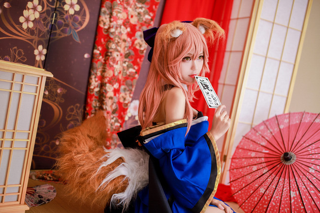 开云电竞_感情依旧很美好！少女时代完整体为Tiffany庆生